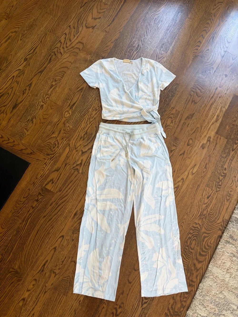 Happy Earth organic cotton set: wrap top and matching pant